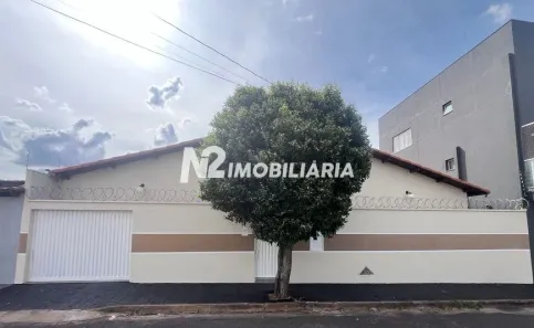 Casa com 3 Quartos à venda, 132m² no Segismundo Pereira, Uberlândia