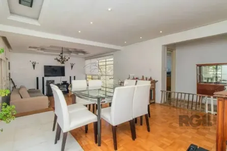 Casa com 3 Quartos para alugar, 270m² no Três Figueiras, Porto Alegre