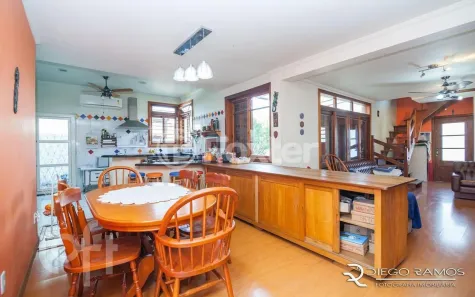 Casa com 3 Quartos à venda, 230m² no Vila Ipiranga, Porto Alegre