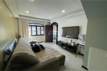 Sobrado com 3 Quartos à venda, 235m² no Jardim Primavera, Mauá
