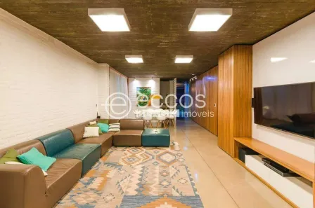 Casa de Condomínio com 3 Quartos à venda, 220m² no Aclimação, Uberlândia