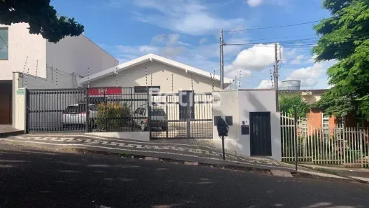 Casa com 1 Quarto para alugar, 80m² no Lídice, Uberlândia