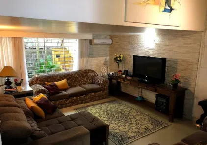 Casa com 4 Quartos à venda, 198m² no Vila Assunção, Porto Alegre