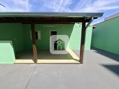 Casa com 2 Quartos para alugar, 130m² no Presidente Roosevelt, Uberlândia
