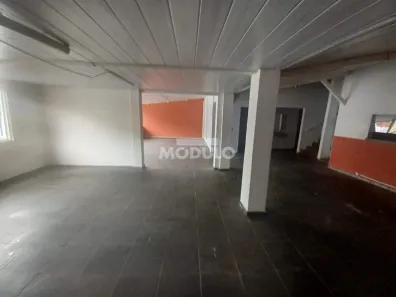 Ponto Comercial para alugar, 200m² no Centro, Uberlândia