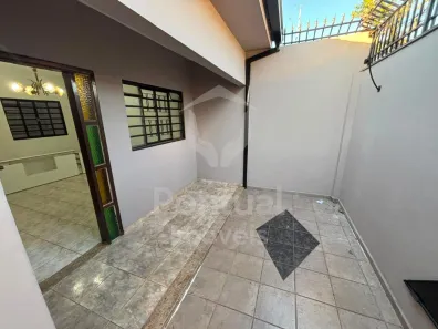 Casa com 3 Quartos para alugar, 150m² no Planalto, Uberlândia