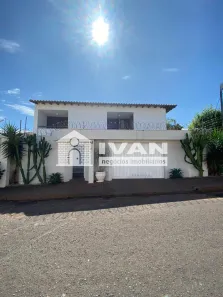 Sobrado com 4 Quartos à venda, 319m² no Jardim Colina, Uberlândia