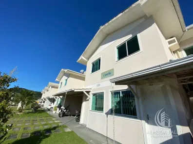 Sobrado com 3 Quartos à venda, 110m² no Forquilhas, São José