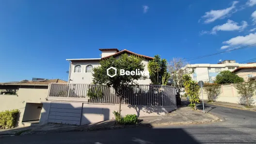Casa com 5 Quartos à venda, 240m² no Ouro Preto, Belo Horizonte