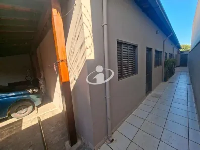 Casa com 2 Quartos para alugar, 50m² no Marta Helena, Uberlândia
