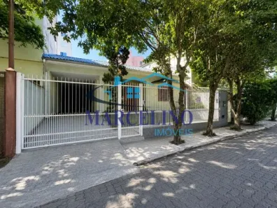 Casa com 3 Quartos à venda, 230m² no Jardim Tropical, Resende