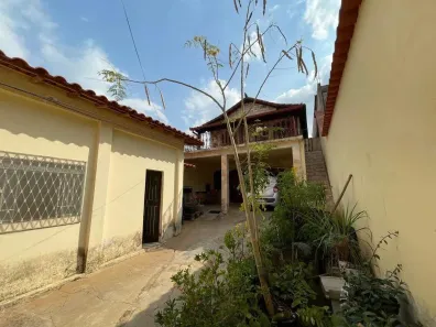 Casa com 4 Quartos à venda, 207m² no Carajás, Contagem