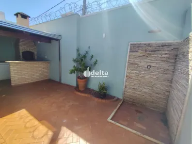 Casa de Condomínio com 3 Quartos para alugar, 100m² no Granada, Uberlândia