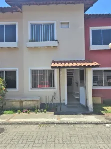 Casa de Condomínio com 2 Quartos à venda, 56m² no Moquetá, Nova Iguaçu