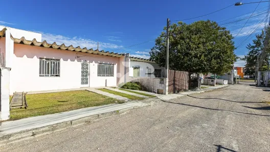Casa com 3 Quartos para alugar, 44m² no Sítio Cercado, Curitiba