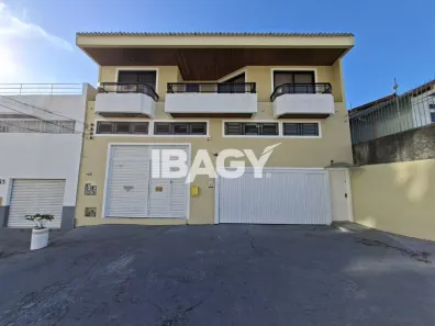 Casa com 3 Quartos para alugar, 276m² no Barreiros, São José