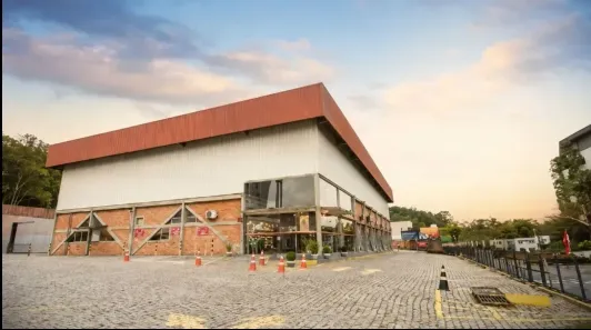 Galpão/Depósito/Armazém com 2 Quartos para venda ou aluguel, 4800m² no Glória, Joinville