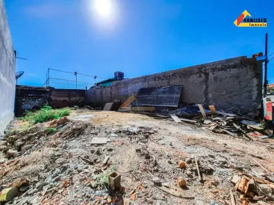 Lote/Terreno à venda, 200m² no Santo Antônio dos Campos, Divinópolis