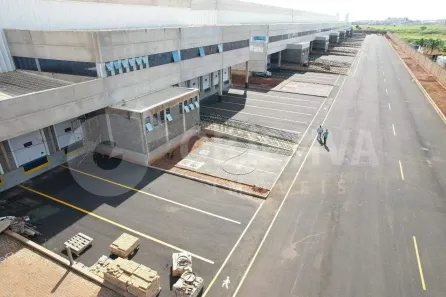 Galpão/Depósito/Armazém para alugar, 4600m² no Segismundo Pereira, Uberlândia
