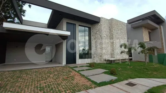 Casa de Condomínio com 3 Quartos à venda, 229m² no Laranjeiras, Uberlândia