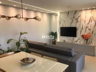 Apartamento com 3 Quartos para alugar, 102m² no Segismundo Pereira, Uberlândia