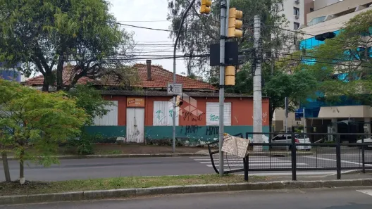 Lote/Terreno à venda, 280m² no Passo da Areia, Porto Alegre