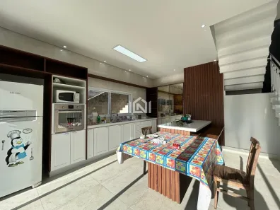 Casa de Condomínio com 5 Quartos à venda, 274m² no Capuava, Embu das Artes