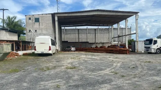 Galpão/Depósito/Armazém com 7 Quartos para alugar, 400m² no Jardim Limoeiro, Camaçari