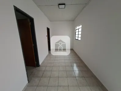 Casa com 2 Quartos para alugar, 45m² no Osvaldo Rezende, Uberlândia