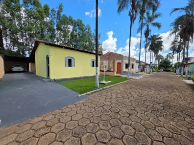 Casa com 2 Quartos para venda ou aluguel, 90m² no Condomínio Saint Germain, Caldas Novas
