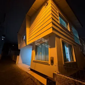 Casa com 2 Quartos para alugar, 100m² no Coqueiros, Florianópolis