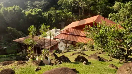 Casa de Condomínio com 4 Quartos para alugar, 500m² no Corrêas, Petrópolis