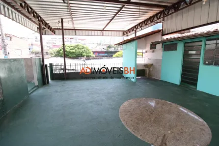 Casa com 2 Quartos para alugar, 55m² no Sagrada Família, Belo Horizonte