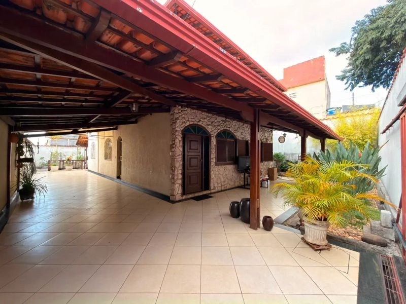 Casa com 3 quartos — Santa Amélia, Belo Horizonte