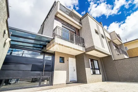 Sobrado com 3 Quartos à venda, 142m² no Uberaba, Curitiba
