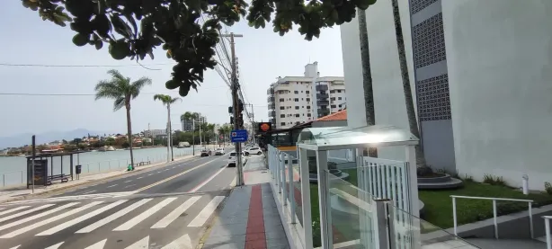 Apartamento com 2 Quartos para alugar, 77m² no Coqueiros, Florianópolis