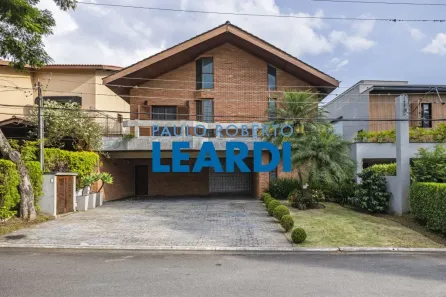 Casa de Condomínio com 3 Quartos para alugar, 402m² no Alphaville, Santana de Parnaíba