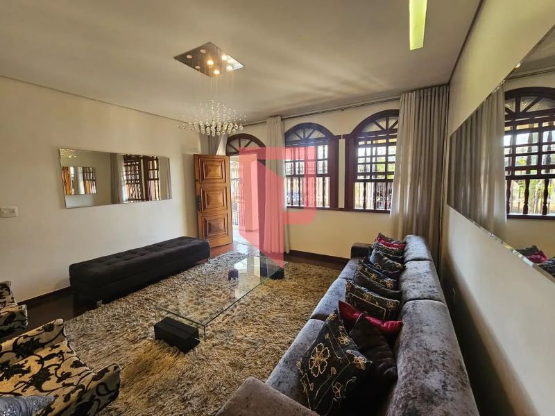 Casa com 5 quartos — Santa Rosa, Belo Horizonte