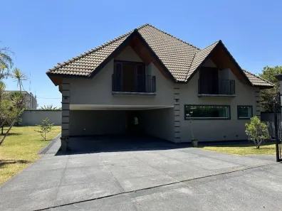 Casa de Condomínio com 5 Quartos para alugar, 480m² no Jardim Passárgada I, Cotia