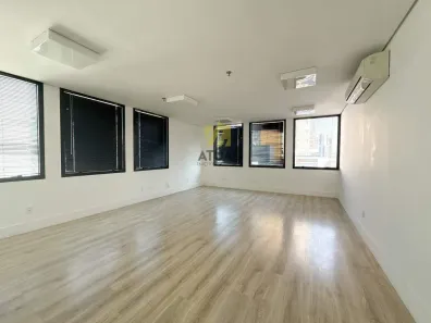 Sala Comercial para alugar, 130m² no Vila Olímpia, São Paulo
