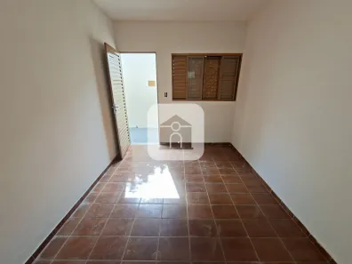 Casa com 2 Quartos para alugar, 58m² no Custódio Pereira, Uberlândia