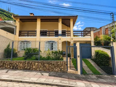 Casa com 4 Quartos à venda, 300m² no Trindade, Florianópolis
