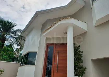 Casa com 3 Quartos para alugar, 305m² no Centro, Balneário Camboriú