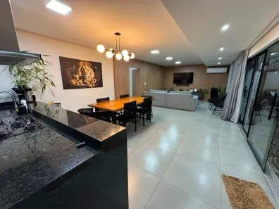 Casa com 3 Quartos à venda, 204m² no Novo Mundo, Uberlândia