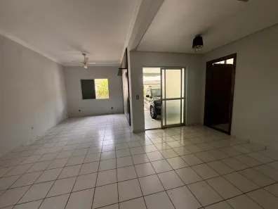 Casa de Condomínio com 3 Quartos para alugar, 170m² no Cidade Alta, Cuiabá