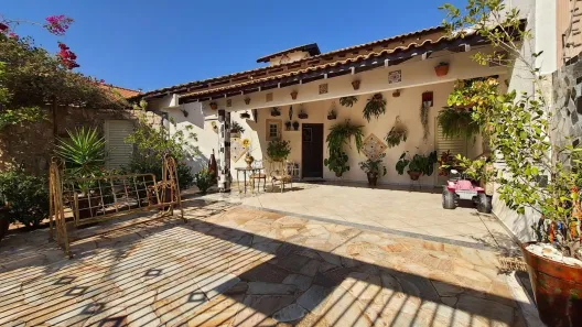 Casa com 2 Quartos à venda, 380m² no Carandá Bosque, Campo Grande