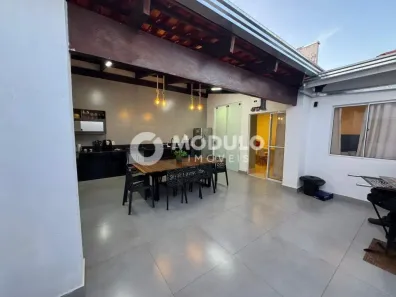Casa de Condomínio com 3 Quartos à venda, 100m² no Aclimação, Uberlândia
