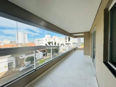 Apartamento com 3 Quartos para alugar, 120m² no Santa Mônica, Uberlândia