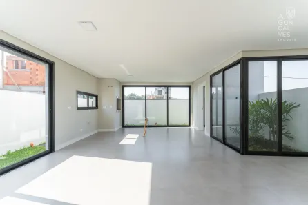 Casa de Condomínio com 3 Quartos à venda, 183m² no Santa Cândida, Curitiba