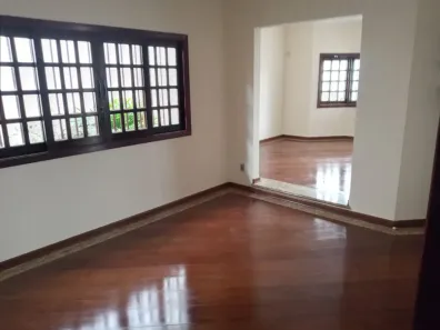 Casa com 4 Quartos para alugar, 250m² no Jardim América, Bauru